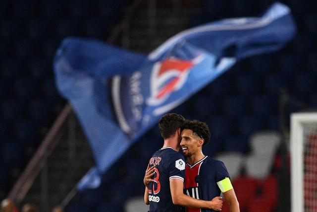 泰晤士报：曼联接近任命阿莫林 范尼可能只带一场